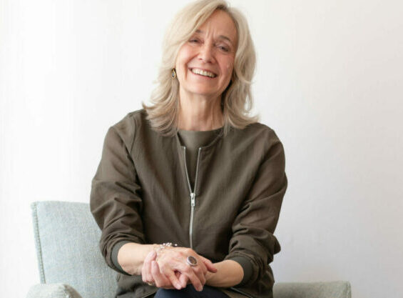 Ruth Keller in ihrer Praxis